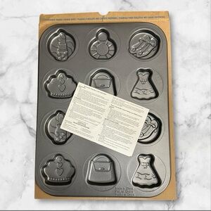 2012 AVON GIRL - COOKIE SHEET “My Favorite Things”
NIB